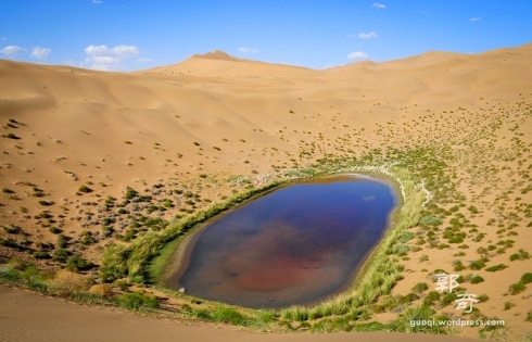 Những hồ nước bí ẩn ở sa mạc Badain Jaran